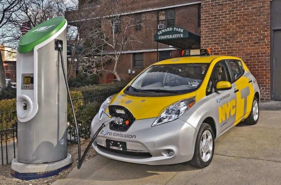  Nissan Leaf NYC taxi 2013 года  (фото 15 из 24)